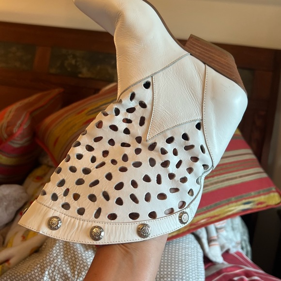 Vintage The Wild Pair leather booties! Size 5.5 - Picture 9 of 15